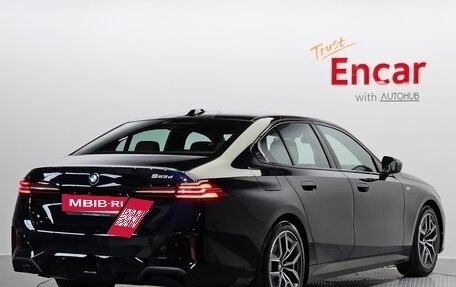 BMW 5 серия, 2024 год, 6 124 500 рублей, 2 фотография