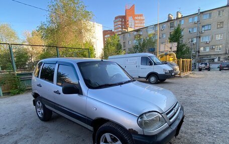 Chevrolet Niva I рестайлинг, 2004 год, 185 000 рублей, 2 фотография
