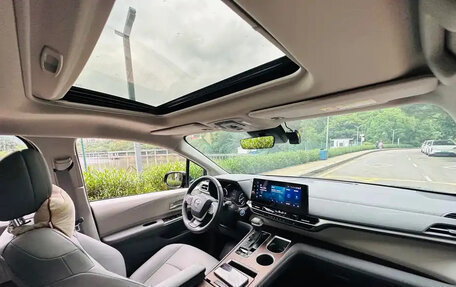 Toyota Sienna, 2024 год, 3 870 005 рублей, 8 фотография