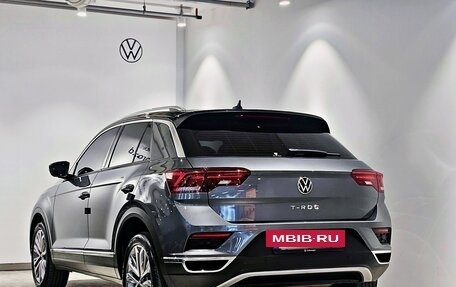 Volkswagen T-Roc I, 2022 год, 2 170 000 рублей, 2 фотография