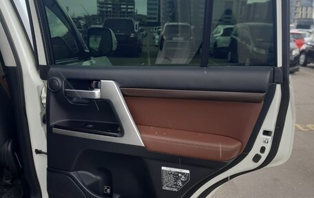 Toyota Land Cruiser 200, 2017 год, 6 750 000 рублей, 11 фотография
