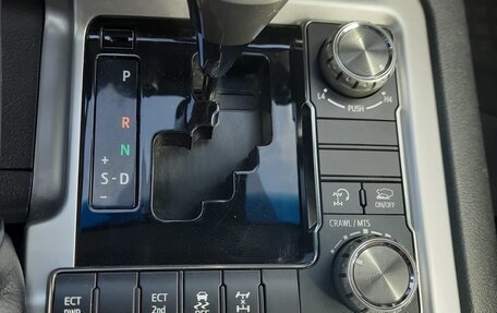 Toyota Land Cruiser 200, 2017 год, 6 750 000 рублей, 29 фотография