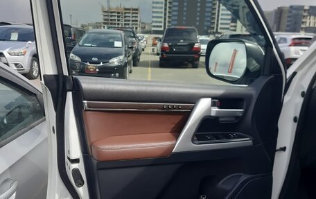 Toyota Land Cruiser 200, 2017 год, 6 750 000 рублей, 24 фотография
