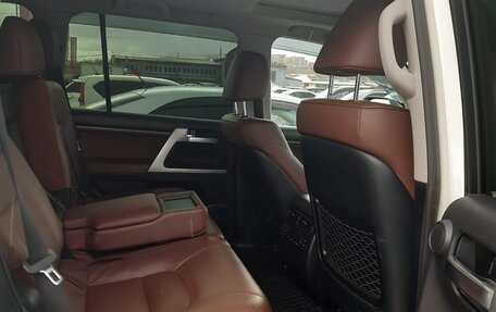 Toyota Land Cruiser 200, 2017 год, 6 750 000 рублей, 20 фотография