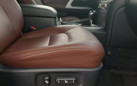 Toyota Land Cruiser 200, 2017 год, 6 750 000 рублей, 17 фотография