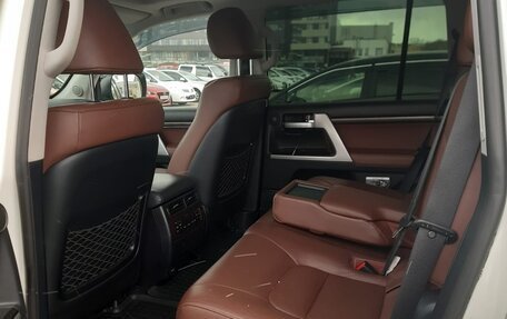 Toyota Land Cruiser 200, 2017 год, 6 750 000 рублей, 18 фотография