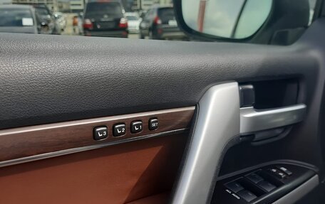 Toyota Land Cruiser 200, 2017 год, 6 750 000 рублей, 26 фотография