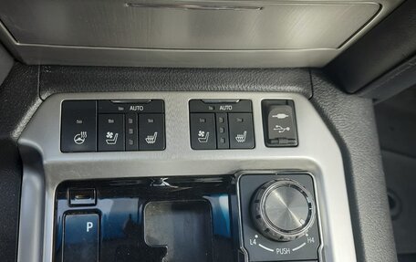 Toyota Land Cruiser 200, 2017 год, 6 750 000 рублей, 33 фотография
