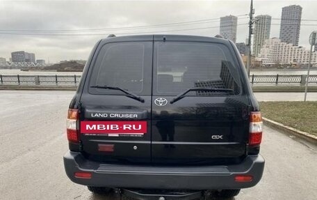 Toyota Land Cruiser 100 рестайлинг 2, 2005 год, 2 500 000 рублей, 11 фотография