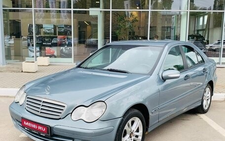 Mercedes-Benz C-Класс, 2004 год, 450 000 рублей, 1 фотография