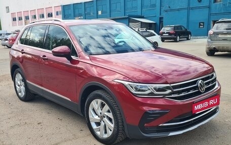 Volkswagen Tiguan II, 2021 год, 4 200 000 рублей, 6 фотография