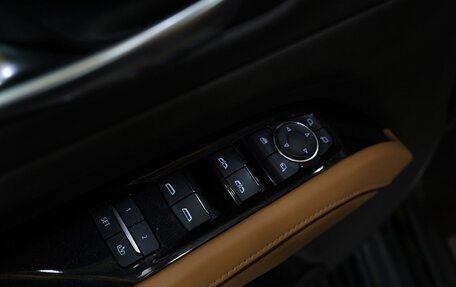Cadillac Escalade V, 2022 год, 8 800 000 рублей, 21 фотография