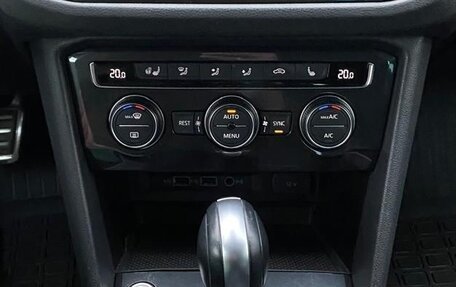 Volkswagen Tiguan II, 2019 год, 3 200 000 рублей, 17 фотография