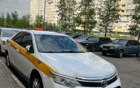 Toyota Camry, 2017 год, 1 290 000 рублей, 5 фотография