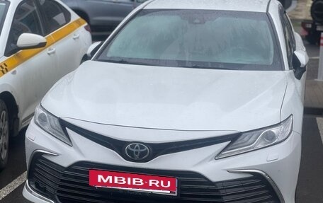 Toyota Camry, 2021 год, 3 250 000 рублей, 6 фотография