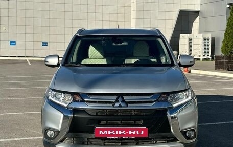 Mitsubishi Outlander III рестайлинг 3, 2015 год, 1 495 990 рублей, 7 фотография