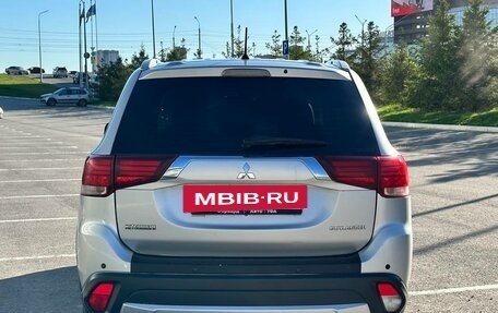 Mitsubishi Outlander III рестайлинг 3, 2015 год, 1 495 990 рублей, 10 фотография