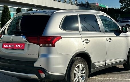 Mitsubishi Outlander III рестайлинг 3, 2015 год, 1 495 990 рублей, 11 фотография