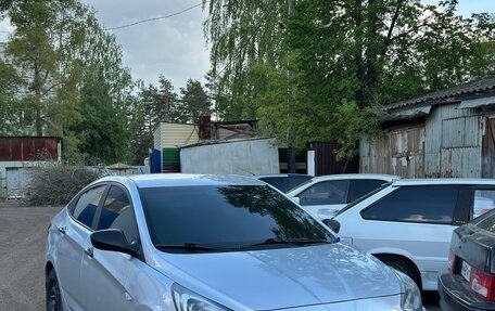 Hyundai Solaris II рестайлинг, 2014 год, 870 000 рублей, 2 фотография