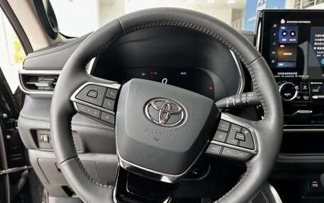 Toyota Highlander, 2025 год, 5 600 000 рублей, 7 фотография