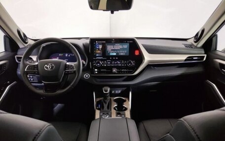 Toyota Highlander, 2025 год, 5 600 000 рублей, 13 фотография