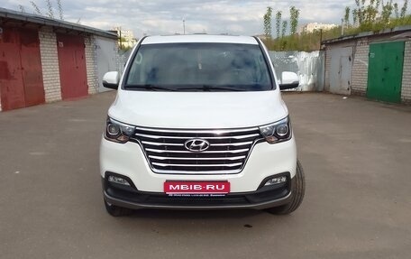 Hyundai Grand Starex Grand Starex I рестайлинг 2, 2018 год, 4 100 000 рублей, 1 фотография