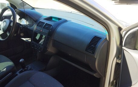 Volkswagen Polo IV рестайлинг, 2003 год, 355 000 рублей, 12 фотография