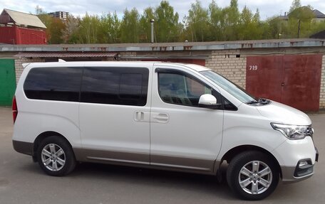 Hyundai Grand Starex Grand Starex I рестайлинг 2, 2018 год, 4 100 000 рублей, 2 фотография