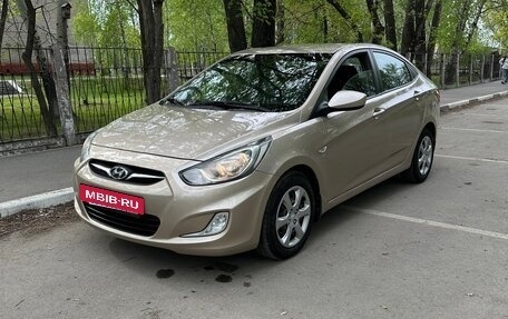 Hyundai Solaris II рестайлинг, 2013 год, 930 000 рублей, 2 фотография
