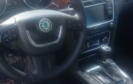 Skoda Superb III рестайлинг, 2013 год, 800 000 рублей, 3 фотография