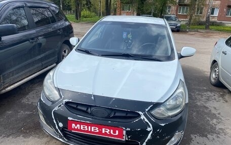 Hyundai Solaris II рестайлинг, 2013 год, 650 000 рублей, 10 фотография