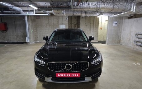 Volvo V90 Cross Country I рестайлинг, 2020 год, 3 700 000 рублей, 1 фотография