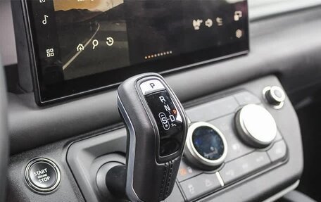 Land Rover Defender II, 2022 год, 8 428 000 рублей, 17 фотография