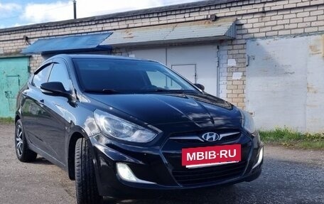 Hyundai Solaris II рестайлинг, 2011 год, 900 000 рублей, 4 фотография