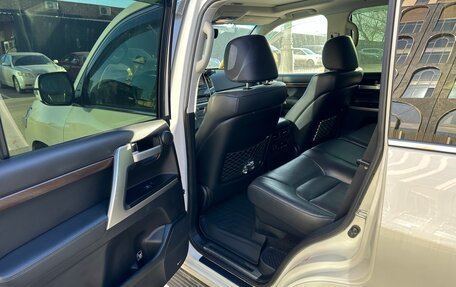 Toyota Land Cruiser 200, 2017 год, 7 000 000 рублей, 19 фотография