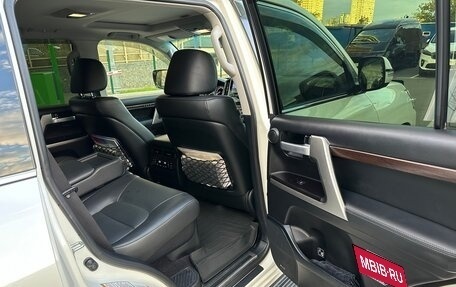Toyota Land Cruiser 200, 2017 год, 7 000 000 рублей, 15 фотография