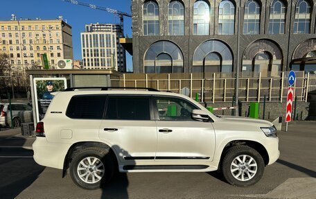 Toyota Land Cruiser 200, 2017 год, 7 000 000 рублей, 22 фотография