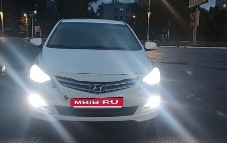 Hyundai Solaris II рестайлинг, 2014 год, 800 000 рублей, 2 фотография