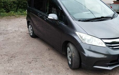 Honda Freed I, 2013 год, 1 490 000 рублей, 4 фотография