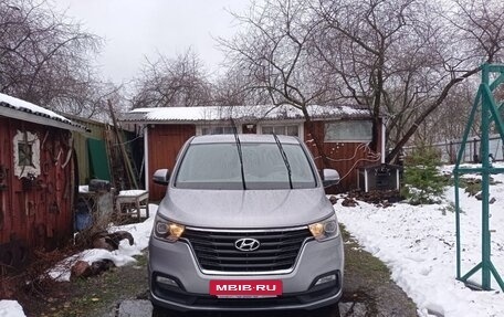 Hyundai H-1 II рестайлинг, 2018 год, 3 000 000 рублей, 2 фотография