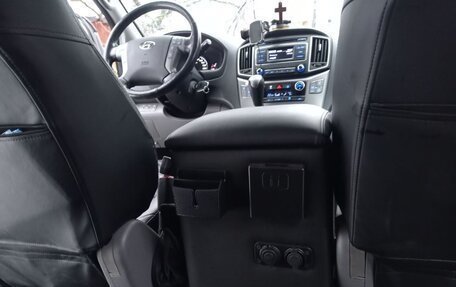 Hyundai H-1 II рестайлинг, 2018 год, 3 000 000 рублей, 11 фотография