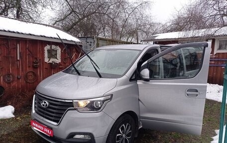 Hyundai H-1 II рестайлинг, 2018 год, 3 000 000 рублей, 14 фотография