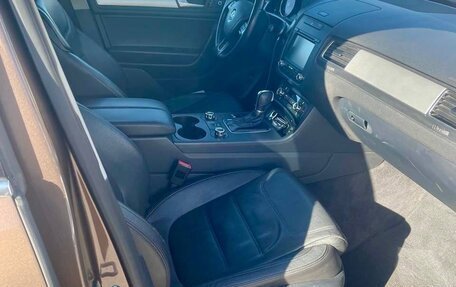 Volkswagen Touareg III, 2011 год, 2 050 000 рублей, 13 фотография