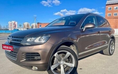 Volkswagen Touareg III, 2011 год, 2 050 000 рублей, 2 фотография