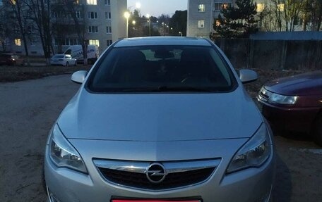 Opel Astra J, 2011 год, 790 000 рублей, 1 фотография