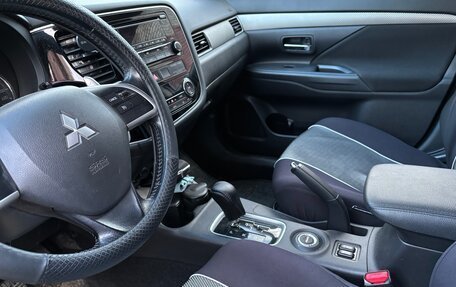 Mitsubishi Outlander III рестайлинг 3, 2013 год, 1 600 000 рублей, 2 фотография