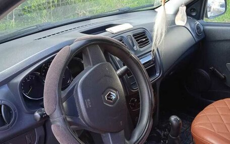 Renault Logan II, 2015 год, 600 000 рублей, 9 фотография