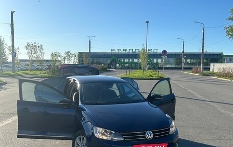 Volkswagen Jetta VI, 2017 год, 1 300 000 рублей, 26 фотография
