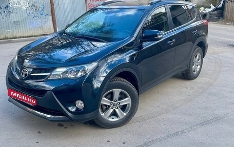 Toyota RAV4, 2015 год, 1 865 000 рублей, 2 фотография