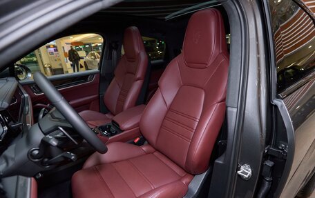 Porsche Cayenne III, 2025 год, 21 000 000 рублей, 16 фотография